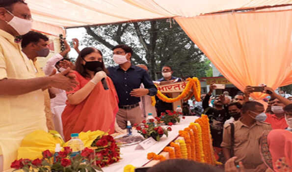 महिलाओं के साथ हो रही घटनाओं से देश की हर महिला की आंख में आंसू है : मेनका गांधी