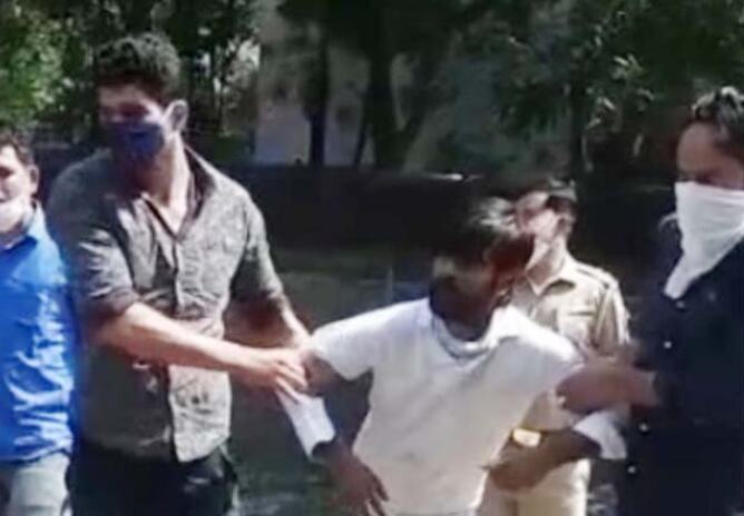 पुलिस ने मुठभेड़ में दो बदमाशों को दबोचकर 12 लाख का गांजा किया बरामद