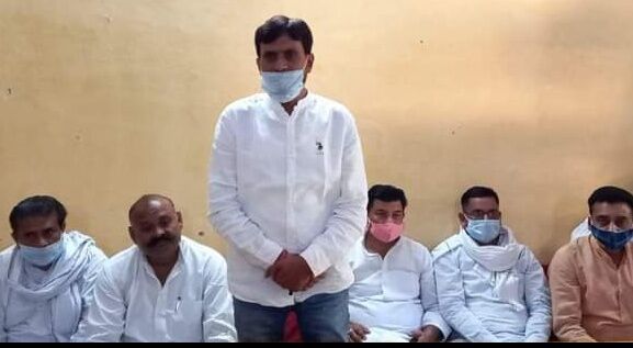 प्रमुख कार्यालय में पुलिस छापेमारी की प्रधानों ने   की कड़ी निंदा, ऋषिपाल राणा का किया समर्थन