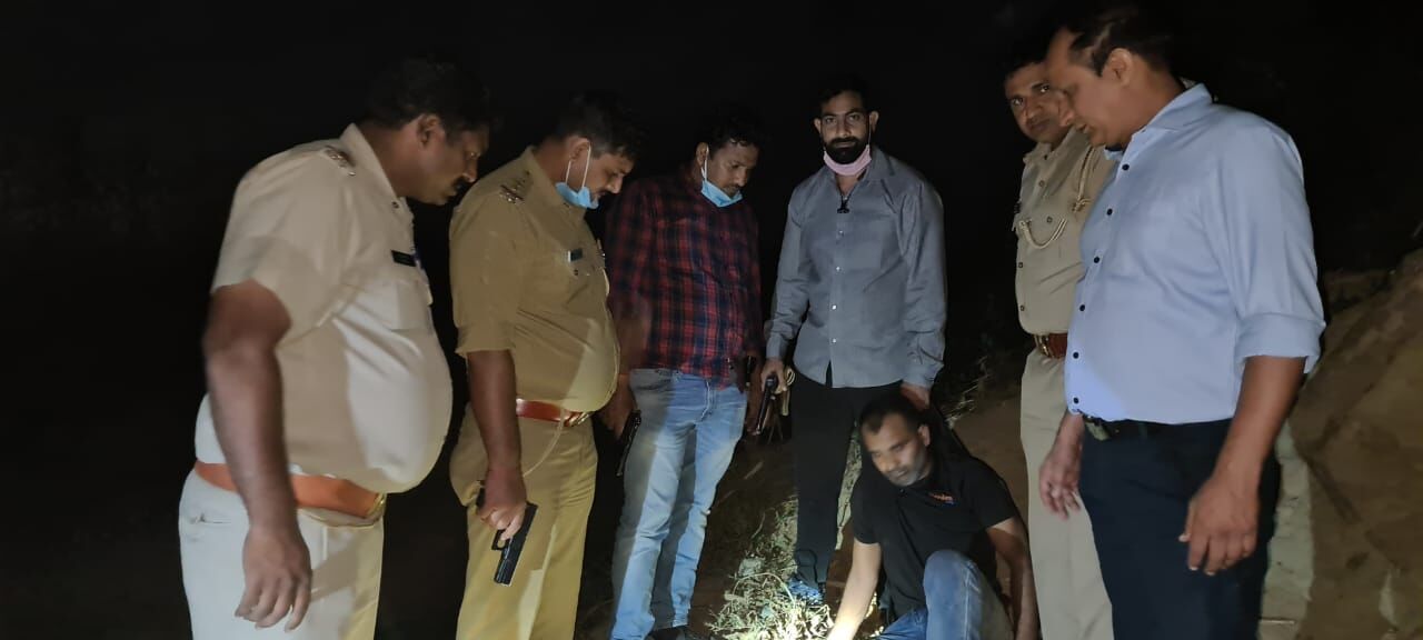 क्राइम ब्रांच और पुलिस ने ऑपरेशन चलाकर किया इनामी बदमाशों को गिरफ्तार