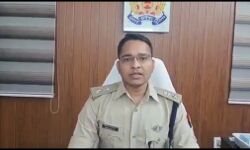 हाथरस एसपी विनीत जायसवाल ने बढ़ाई गैंगरेप पीड़िता के परिवार की सुरक्षा हाथरस एसपी विनीत जायसवाल ने बढ़ाई गैंगरेप पीड़िता के परिवार की सुरक्षा