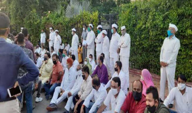 राजस्थान में कांग्रेस ने हाथरस घटना को लेकर किया मौन सत्याग्रह राजस्थान में कांग्रेस ने हाथरस घटना को लेकर किया मौन सत्याग्रह