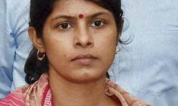 यूपी में मंत्री बोली  नायाब तहसीलदार हो या गुंडे 