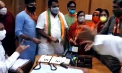 नियमों की अनदेखी की तो BJP सांसद और विधायक पर दर्ज हुआ मुकदमा नियमों की अनदेखी की तो BJP सांसद और विधायक पर दर्ज हुआ मुकदमा