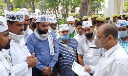 आम आदमी पार्टी ने राष्ट्रपति के नाम एडीएम वित्त को सौंपा ज्ञापन आम आदमी पार्टी ने राष्ट्रपति के नाम एडीएम वित्त को सौंपा ज्ञापन