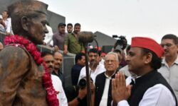 लोकनायक जयप्रकाश नारायण भारतीय राजनीति के आदर्श पुरुष थे : अखिलेश यादव लोकनायक जयप्रकाश नारायण भारतीय राजनीति के आदर्श पुरुष थे : अखिलेश यादव