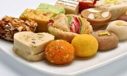 पनीर, बटर,घी, मिठाइयों की शुद्धता करें सुनिश्चित पनीर, बटर,घी, मिठाइयों की शुद्धता करें सुनिश्चित