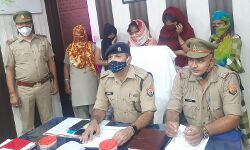 चरथावल पुलिस ने की 4 महिला अभियुक्ताओं की अरेस्टिंग