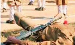 अचानक बेहोश होकर गिर पड़ा होमगार्ड जवान, और फिर अचानक बेहोश होकर गिर पड़ा होमगार्ड जवान, और फिर