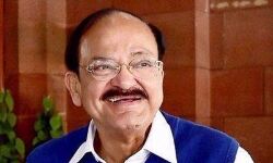 उपराष्ट्रपति ने कोरोना के खिलाफ जंग में अग्रिम पंक्ति के योद्धाओं का किया अभिनंदन उपराष्ट्रपति ने कोरोना के खिलाफ जंग में अग्रिम पंक्ति के योद्धाओं का किया अभिनंदन