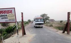 मंत्री ने चेकिंग कर पकड़वाई सांठगांठ से चलने वाली डग्गामार बसें