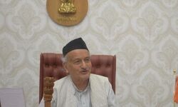 पूर्व मुख्यमंत्री व राज्यपाल के खिलाफ अवमानना याचिका