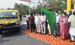 नगर विकास मंत्री ने 151 गाड़ियों को हरी झंडी दिखाकर किया रवाना