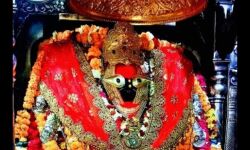 प्रसिद्ध बिंध्याचल मेला- गर्भ गृह में मां की प्रतिमा छू कर दर्शन पर रोक प्रसिद्ध बिंध्याचल मेला- गर्भ गृह में मां की प्रतिमा छू कर दर्शन पर रोक