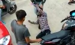 ऑटो चालक से की मारपीट तो पुलिस ने निकाला आरोपी का जुलूस