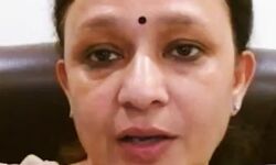 मोना ने कहा- बेटियों की रक्षा में नाकाम सरकार दे इस्तीफा मोना ने कहा- बेटियों की रक्षा में नाकाम सरकार दे इस्तीफा