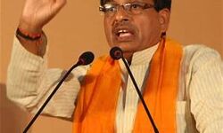 कांग्रेस पर वचन के अनुरूप किसानों के कर्ज माफ नहीं करने का आरोप कांग्रेस पर वचन के अनुरूप किसानों के कर्ज माफ नहीं करने का आरोप