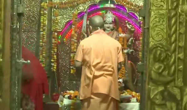 CM योगी ने की देवीपाटन मंदिर में मां पाटेश्वरी की पूजा
