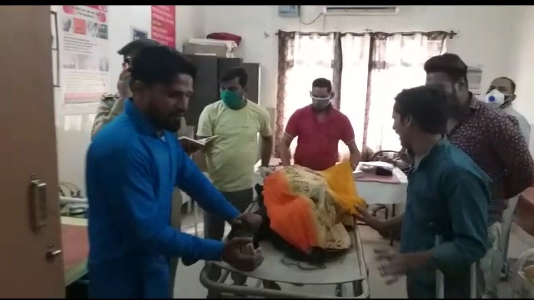 Watch Video~ मुजफ्फरनगर में पति ने पत्नी को उतारा मौत के घाट