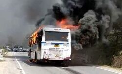 धू-धू कर जली मंदिर की पहाड़ी चढ़ रही वैन