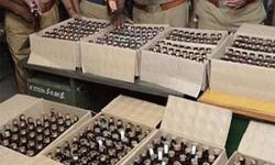 पुलिस द्वारा छापेमारी कर 61 कार्टन विदेशी शराब बरामद