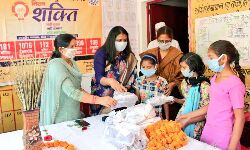 डीएम ने किशोरियों का कराया टेस्ट- अधिकारो के प्रति किया जागरूक डीएम ने किशोरियों का कराया टेस्ट- अधिकारो के प्रति किया जागरूक