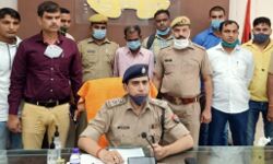 तहखाने में बनाता था अवैध हथियार, पुलिस ने किया भंडाफोड़