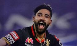 IPL हिस्ट्री में लगातार 2 मैडन ओवर डालने वाले पहले गेंदबाज IPL हिस्ट्री में लगातार 2 मैडन ओवर डालने वाले पहले गेंदबाज