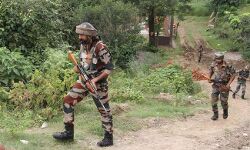 आतंकियों के होने की खुफिया सूचना-सुरक्षाबलों ने घेरा पूरा इलाका आतंकियों के होने की खुफिया सूचना-सुरक्षाबलों ने घेरा पूरा इलाका