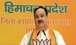 BJP अध्यक्ष ने लिया विरोधियों को आड़े हाथों कहा- पार्टी घरों से नहीं चलती