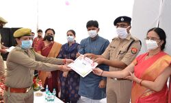 शामली- महिला हेल्प डेस्क का हुआ शुभारंभ, पीड़ित महिलाएं करें शिकायत शामली- महिला हेल्प डेस्क का हुआ शुभारंभ, पीड़ित महिलाएं करें शिकायत