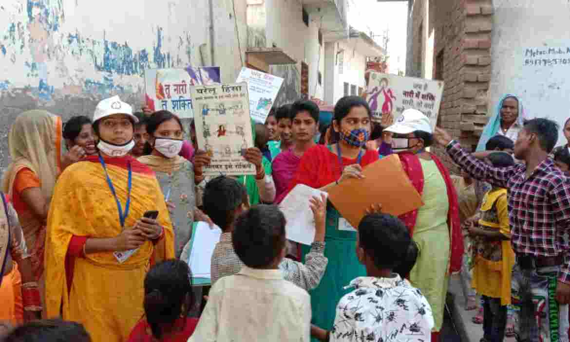DM के नेतृत्व में गांव-गांव हो रहा मिशन शक्ति का प्रचार DM के नेतृत्व में गांव-गांव हो रहा मिशन शक्ति का प्रचार
