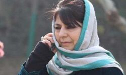 BJP ने किया तिरंगे का अपमान- महबूबा BJP ने किया तिरंगे का अपमान- महबूबा