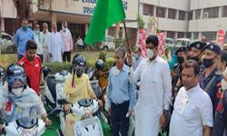 डिप्टी CM ने 7 जिलों की 42 महिलाओं को स्कूटी देकर किया सम्मानित डिप्टी CM ने 7 जिलों की 42 महिलाओं को स्कूटी देकर किया सम्मानित