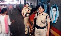 रेल के डिब्बों में तैनात होंगी मेरी सहेली रेल के डिब्बों में तैनात होंगी मेरी सहेली