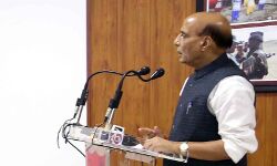 सीमावर्ती क्षेत्रों में सड़कों से विकास की खुली नई राह: रक्षा मंत्री सीमावर्ती क्षेत्रों में सड़कों से विकास की खुली नई राह: रक्षा मंत्री