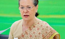 सरकार पर हमलावर सोनिया - लोकतंत्र को बताया खतरे में सरकार पर हमलावर सोनिया - लोकतंत्र को बताया खतरे में