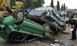 सड़क हादसा में 13 लोगों की मौत