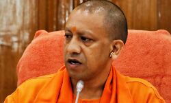 सफलता का कीर्तिमान रचने वाली आकांक्षा को मिला CM योगी का सम्मान सफलता का कीर्तिमान रचने वाली आकांक्षा को मिला CM योगी का सम्मान