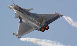 जल्द ही मिलने वाले हैं फ्रांस से तीन और राफेल विमान जल्द ही मिलने वाले हैं फ्रांस से तीन और राफेल विमान