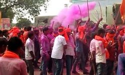 मूर्ति विसर्जन में उड़ी सोशल डिस्टेंसिंग की धज्जियां, 80 पर FIR मूर्ति विसर्जन में उड़ी सोशल डिस्टेंसिंग की धज्जियां, 80 पर FIR