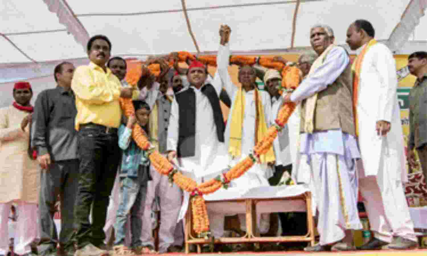 अखिलेश यादव ने गोंडवाना रत्न दादा के निधन पर दी भावभीनी श्रद्धांजलि