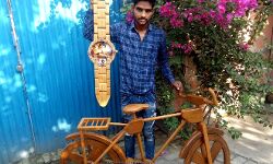 लकड़ी का घोड़ा तो सुना होगा- अब देखिए लकड़ी की साइकिल लकड़ी का घोड़ा तो सुना होगा- अब देखिए लकड़ी की साइकिल