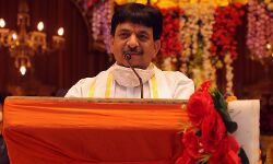 डोर टू डोर जनसंपर्क कर रहे मंत्री कपिलदेव