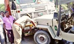 जीप-ट्रक की जबरदस्त भिड़ंत