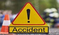 ट्रक की चपेट में आए 2 बच्चे ट्रक की चपेट में आए 2 बच्चे