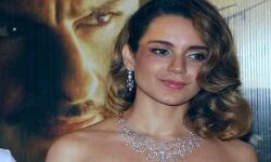 कंगना बनी कवयित्री