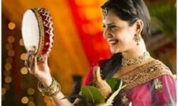 करवा चौथ- सुहागिनों का पर्व करवा चौथ- सुहागिनों का पर्व