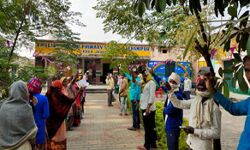 UP की 7 विधानसभाओं पर 9 बजे तक इतने फीसदी वोटिंग UP की 7 विधानसभाओं पर 9 बजे तक इतने फीसदी वोटिंग