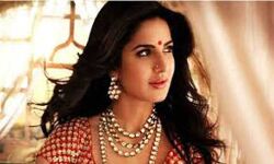 फोन भूत में कॉमेडी का तड़का लगाएगी कैट फोन भूत में कॉमेडी का तड़का लगाएगी कैट